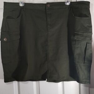 Plus Size BloomChic Mini Dark Green Cargo Skirt (A1)